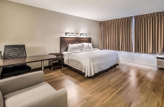 Take An Amazing Vacation! 2 Great Units, FREE Parking, Near Medford Square!