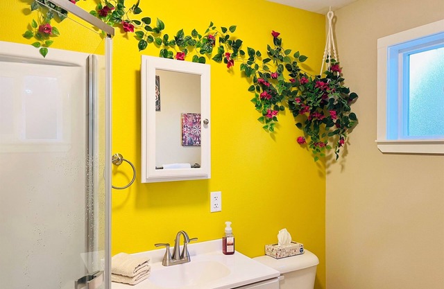 Talavera- vibrant Mexican-inspired apt in Salem