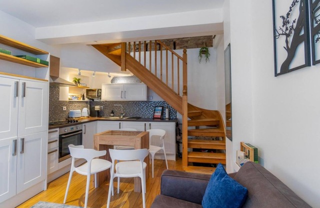 Talbot Lane Cottage Horsham | By My Getaways