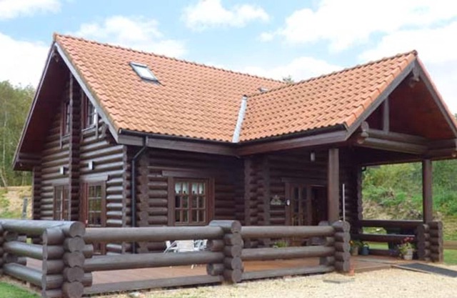 TAMAURA LODGE, pet friendly, character holiday cottage in King's Lynn