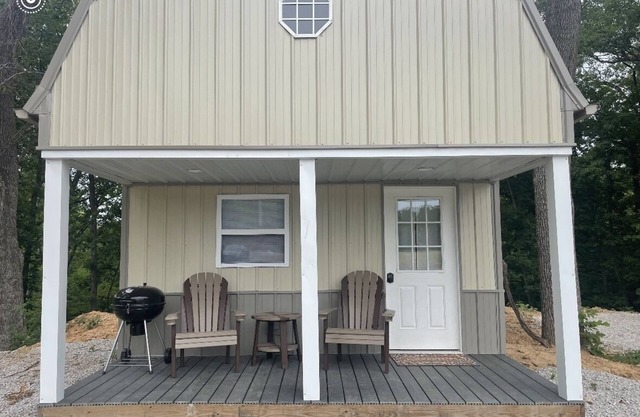 Tan cabin close to University of Central Missouri and Whiteman AF Base