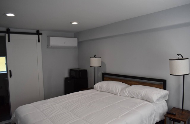 Tannersville Village on SawMill Creek Room #3- 1 Queen