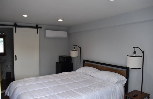Tannersville Village on SawMill Creek Room #4- 1 Queen