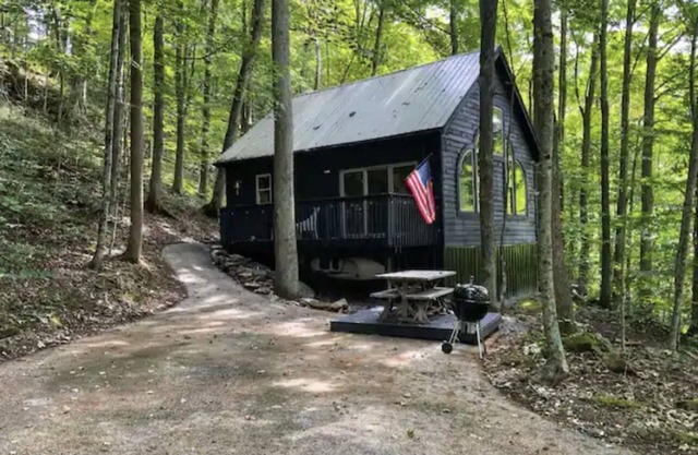 Tanzanite- The "GEM" with a Hot Tub & WiFi!