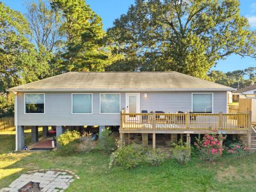 Tara's Riverfront Hideaway