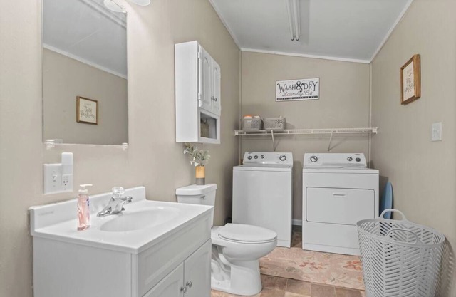 Tasteful 2-bedroom house with AC, WiFi near Springfield Memorial