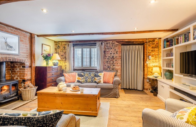 Tawny Cottage - Two Bedroom House, Sleeps 4