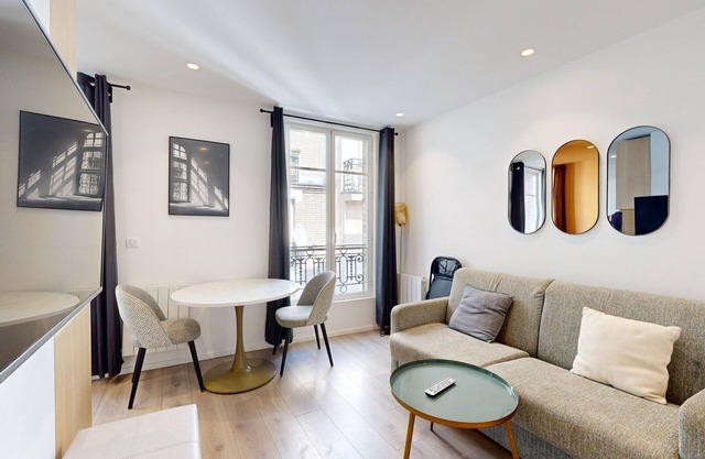 TBS 32 - Charming apartment in Paris
