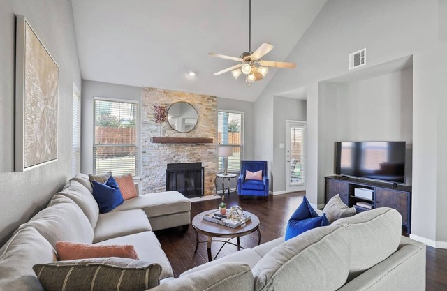 TCH - Spacious 5bd/2.5ba in McKinney with Office