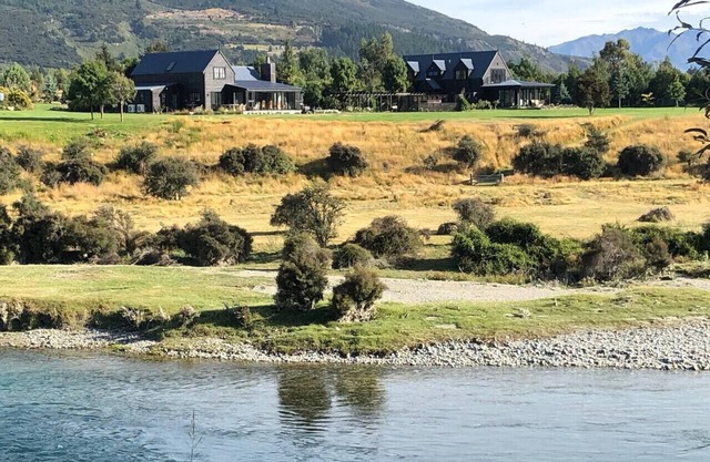 Te Awa Lodge Riverside retreat