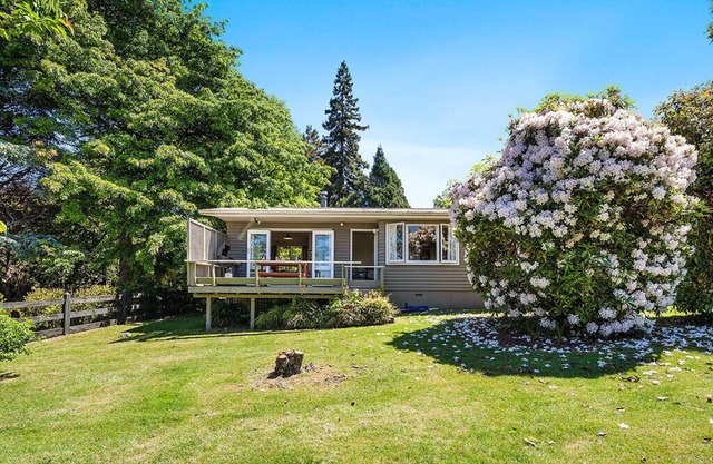 Te Kopua - Acacia Bay Holiday Home