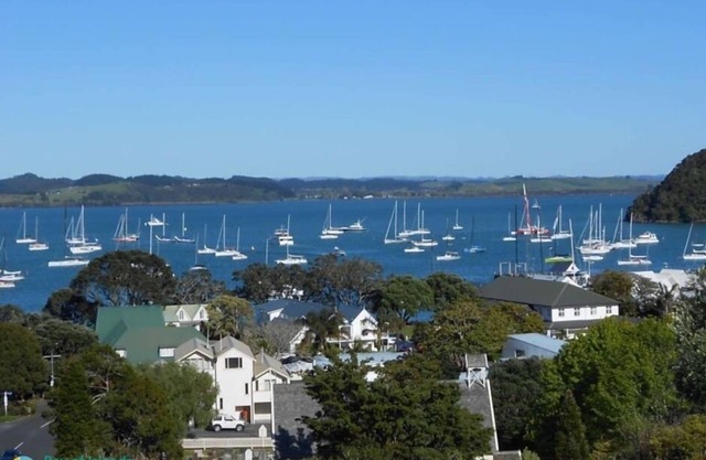 Te Manaaki Cottage - A private and quiet Russell villa for two.