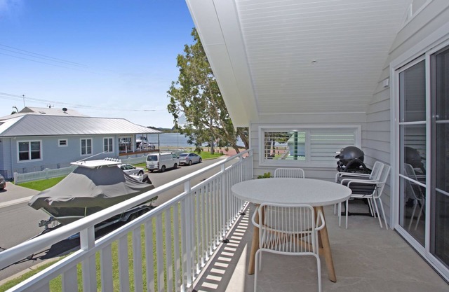 Tea Gardens Loft - Boutique Accommodation