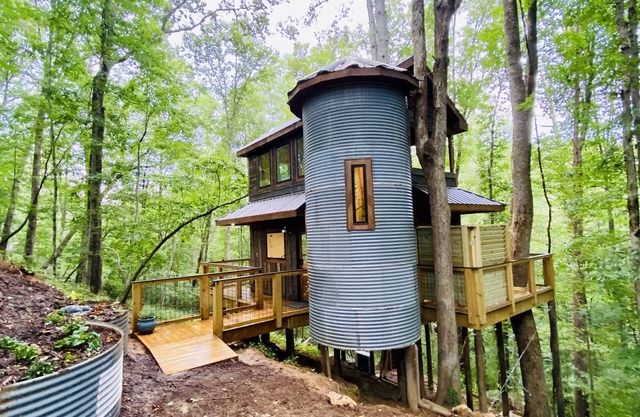 Tech Time: Secluded Treehouse Overlooking Creek