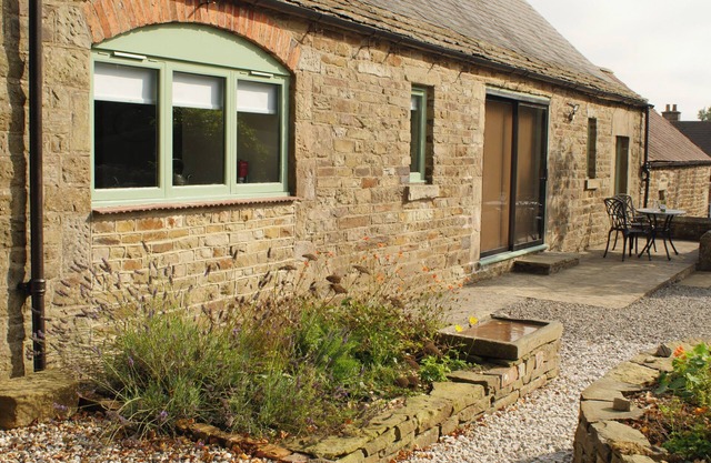 TEMPERANCE CROFT, romantic, with a garden in Chesterfield