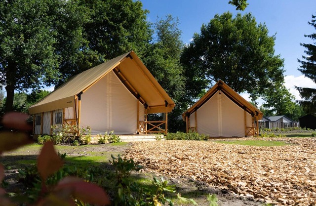 Tent lodge with bathroom and airco, near a lake