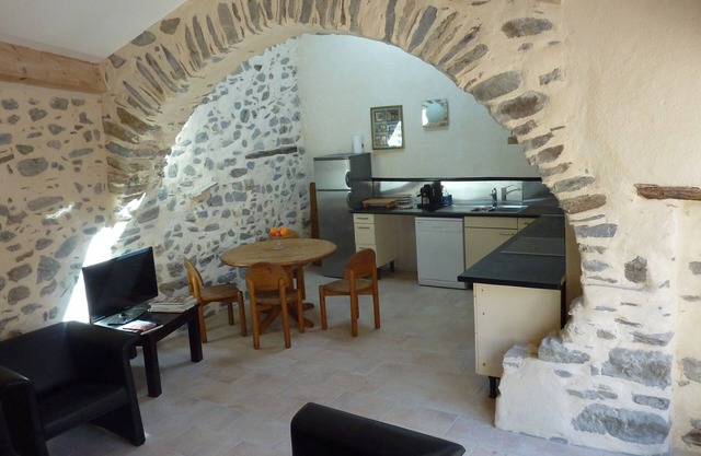 Terrace, large kitchen, WLAN, high quality equipped! Garden 2 min from the house