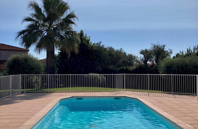 Terrace, pool, air conditioning, sea view, near beach, sleeps 4, Antibes