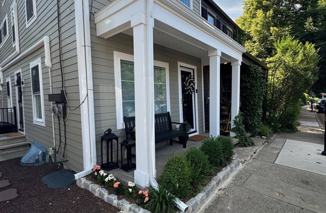 Terrific 1-bedroom River Front house in Lambertville with WiFi