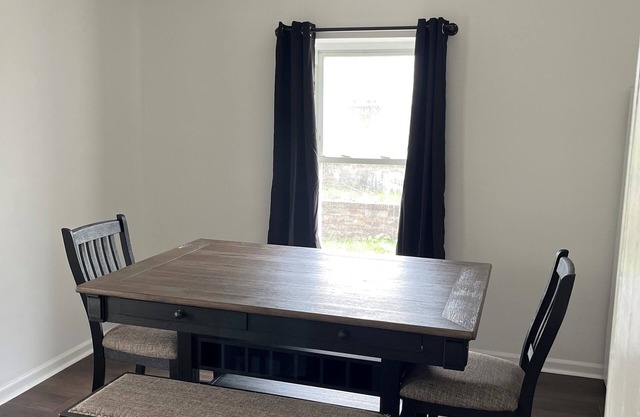 Terrific 6-bedroom house with WiFi in Burgettstown