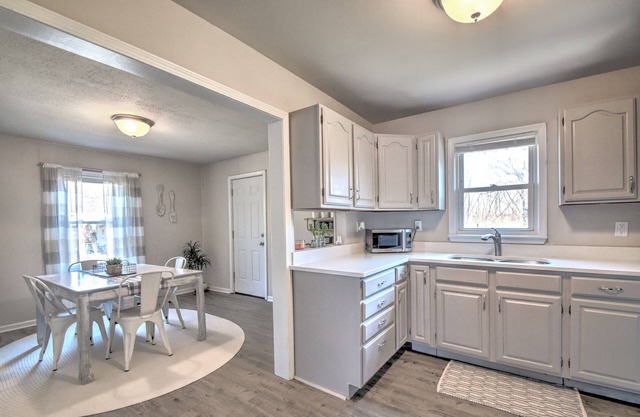 Terrific Corporate Home by Merrillville /Hobart