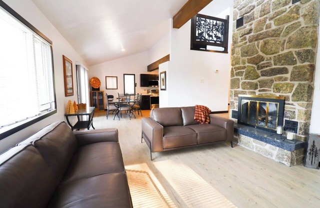 Terry Peak Chalet w/Hot Tub