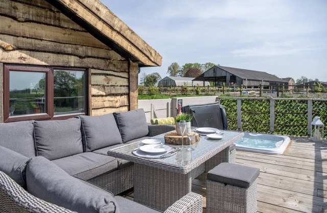 Tesseyman Lodge - Hot tub - Country escape