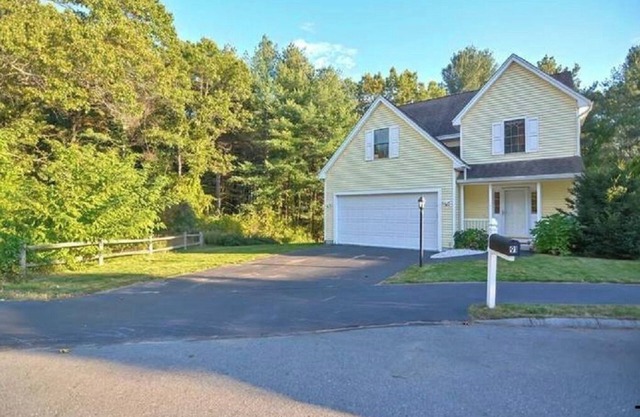Tewksbury MA 5 night minimum stay 4 beds, 2.5 baths, quiet neighborhood,
