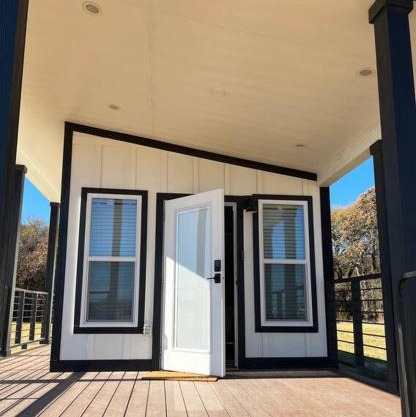 Texoma Getaway - Tiny House on a Pharm