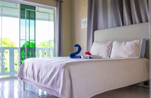 TGE: Modern 7bd-8bt - private chef- Pool
