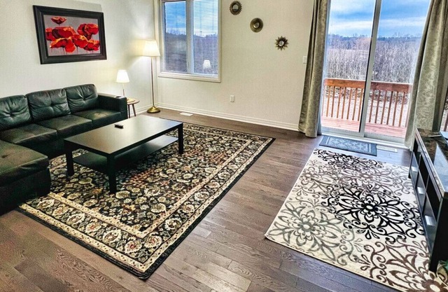 Thamesford Home 3 BDR-WIFI-Netflix-Laundry-Parking
