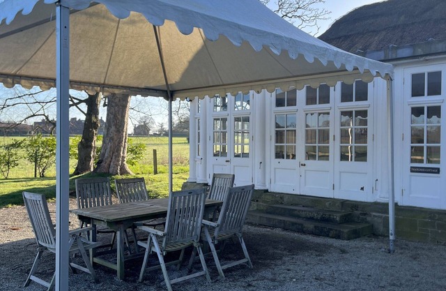 Thatched Pavilion including Hot Tub