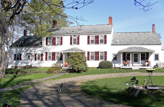 The 1810 Juliand House Bed & Breakfast