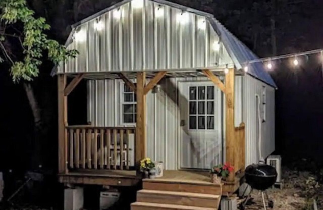 The "40 Steps" Cabin Tiny house