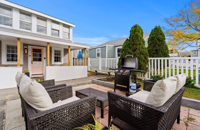 The Addie Shack | Pet Friendly | Steps to Beach