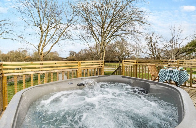 The Alpaca Lookout - One Bedroom House, Sleeps 2