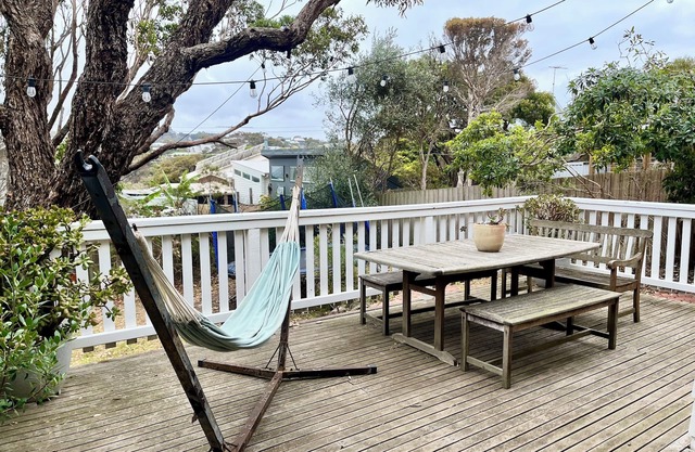 THE ANCHORAGE: 3 BR, 1 BA House in Jan Juc, Sleeps 7