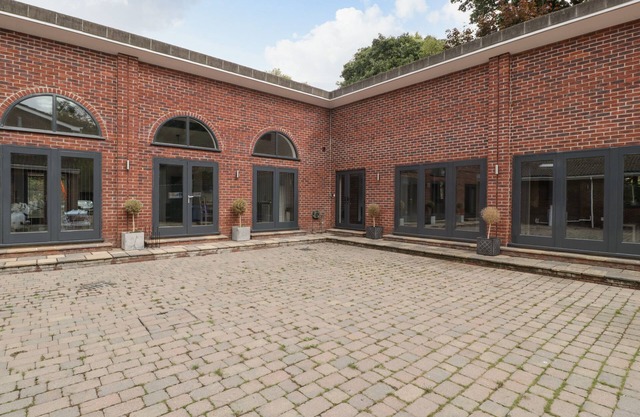THE ANNEX, pet friendly, with a garden in Wimborne Minster