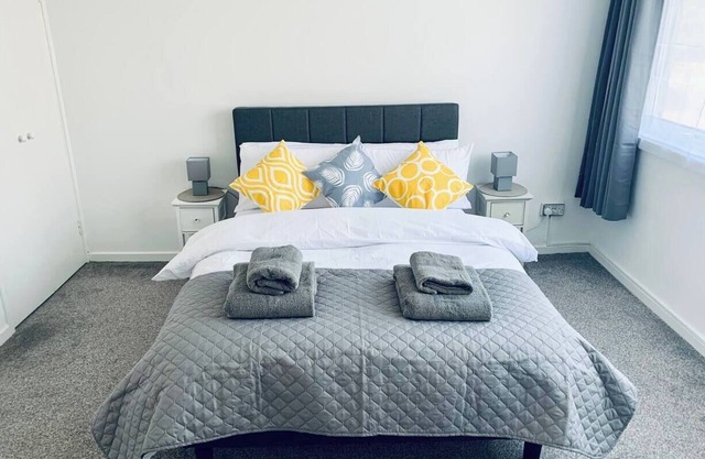 The Aylesbury Apartment | Contractors & Holidays