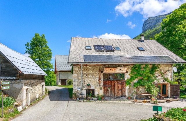 The barn & watering can - four seasons in the heart of the Chartreuse