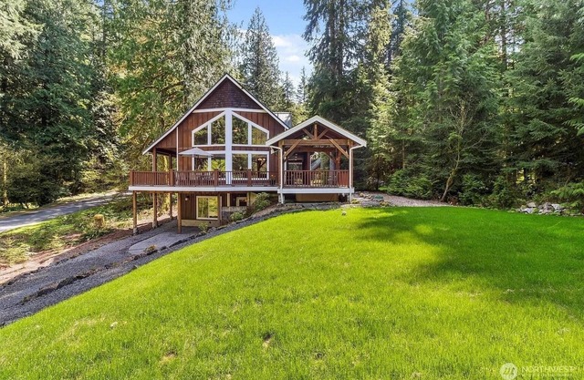 The Baker Chalet - 3 Spacious Levels, AC, EV, Hot Tub, Pool Table, Mountain View
