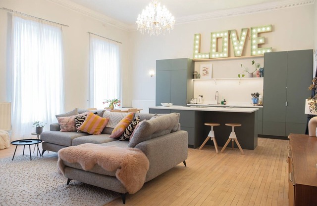 The Ballroom. Recently renovated huge 2 Bed, city centre.