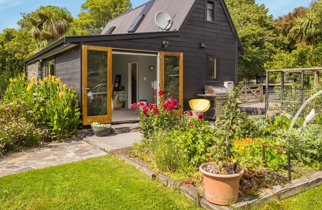 THE BARN, family friendly, with a garden in Christchurch