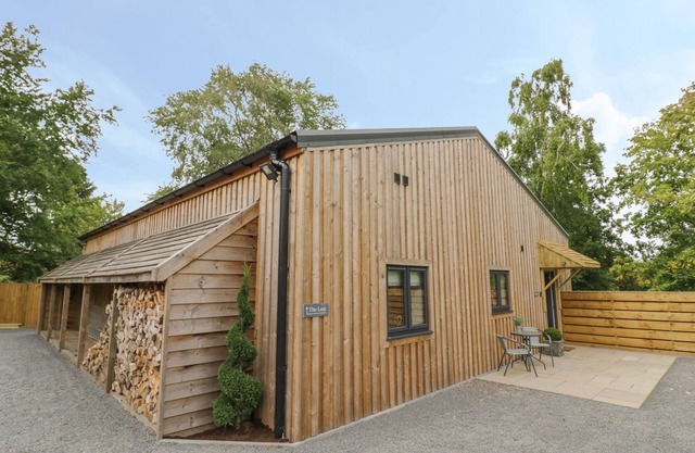 THE BARN, family friendly, luxury holiday cottage in Droitwich Spa
