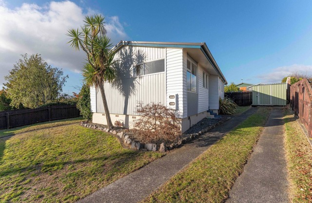 The Bay Breeze Retreat - Two Mile Bay Stay