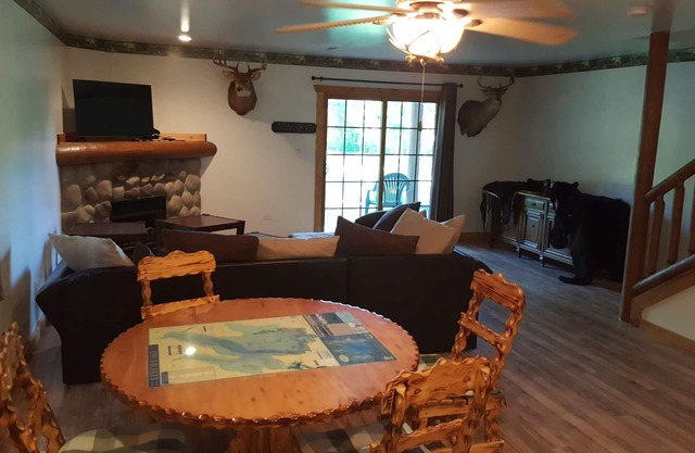 The Bear Den Peaceful and Comfortable Animal and Hummingbird Viewing