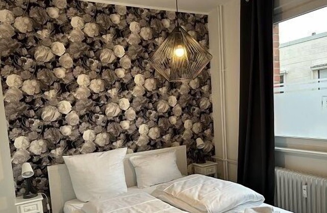 The beautiful and bright apartment no. 42 is very quiet and is located at the back of our apartment house Haldesdorfer Straße.