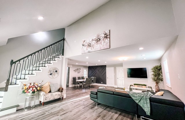 The beautiful home away from home - 4 beds/4 baths