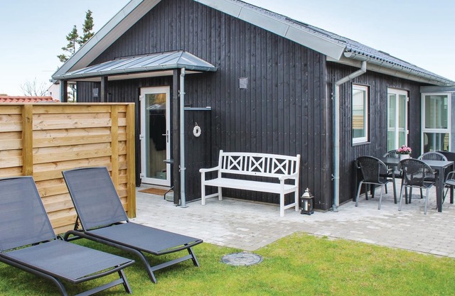 The beautifully furnished cottage is located close to the water, which can be seen from the property