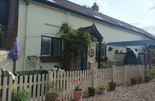 The Bee's Knees - a beautiful family friendly cottage in an idyllic location